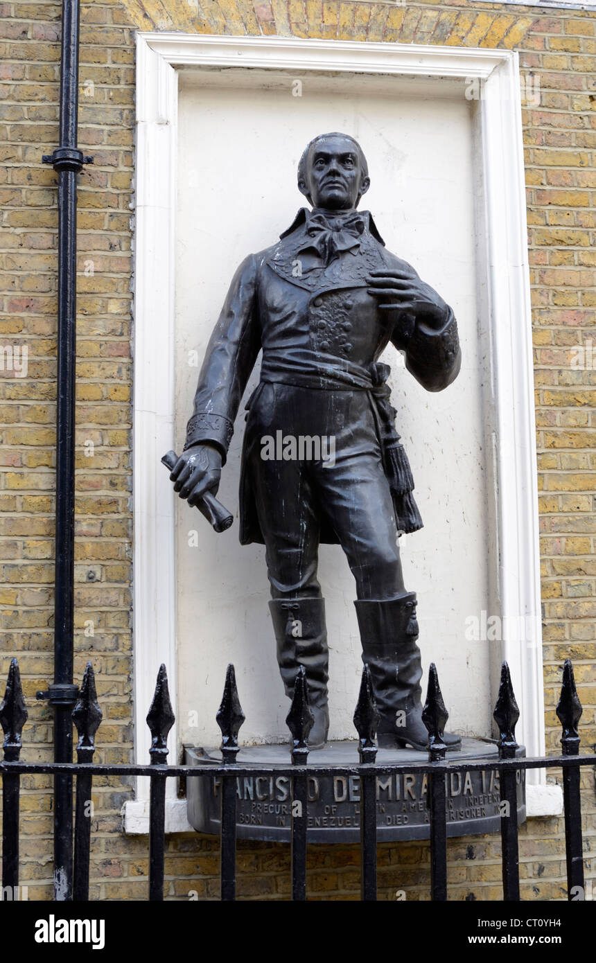 Statue de révolutionnaire vénézuélien Francisco de Miranda à Fitzroy Street W1, Londres, UK Banque D'Images