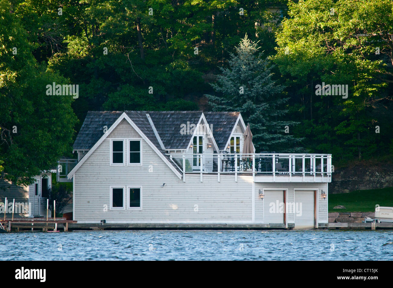 Un hangar à la lumière du soir Banque D'Images