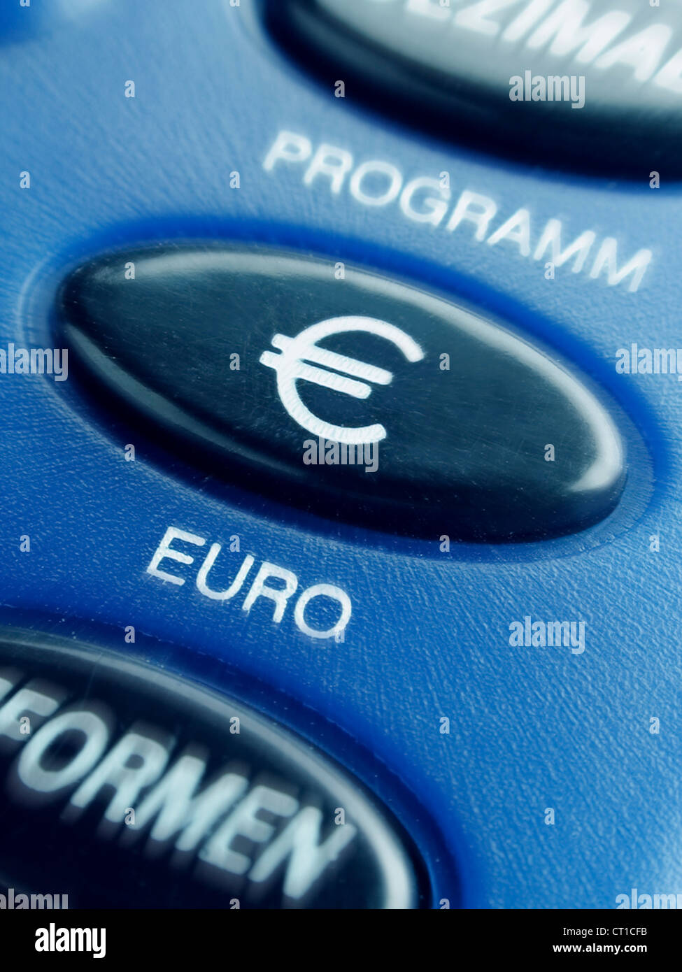 Clé avec symbole de l'Euro sur une calculatrice - Goût mit Eurozeichen € Banque D'Images