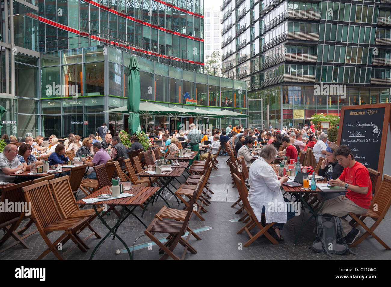 Restaurant bar dans le Sony Center, Berlin, Allemagne Banque D'Images