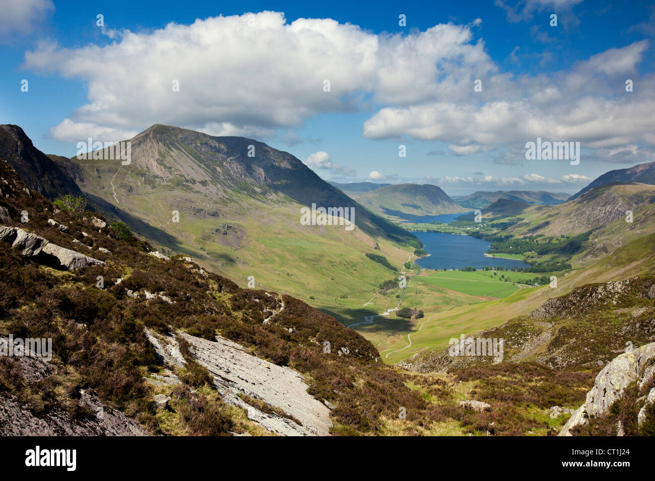 Buttermere Lake et Crummock Water avec Red Pike et Mountain, Lake District Cumbria Royaume Uni Angleterre Lakeland Banque D'Images