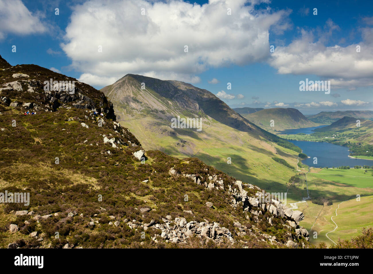 Buttermere et Red Pike Montagne Vue de haut sur la montagne de foin, le Lake District Cumbria UK Angleterre Lakeland Banque D'Images