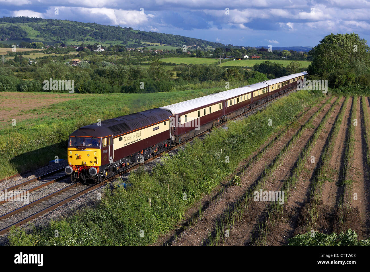 Les DRS 47790 Galloway 'Princess' vitesse dans le Worcestershire Defford avec 1Z26 17:55 baignoire Spa - York Northern Belle le 30/06/12. Banque D'Images