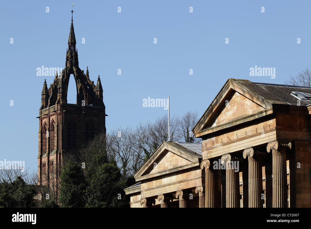 Détail de l'église baptiste Thomas Coats et de la galerie d'art et du musée Paisley, High Street, Paisley, Renfrewshire, Écosse, ROYAUME-UNI Banque D'Images