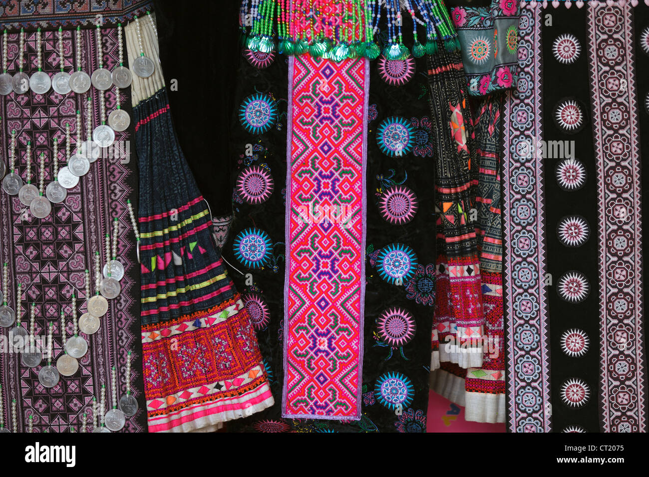 Tribu Hmong vêtements traditionnels en boutique, Thaïlande Banque D'Images