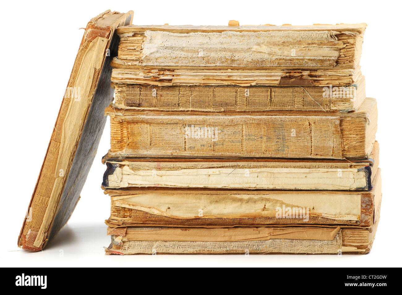 Livres anciens de différentes formes et couleurs. Isolé sur fond blanc. Banque D'Images