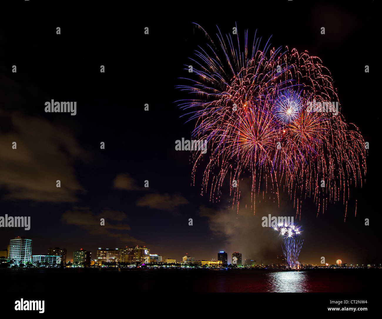 D'artifice à "4ème jour de l'indépendance des Flagler sur 2012. L'Amérique est célèbre son 236e année de l'indépendance. Banque D'Images