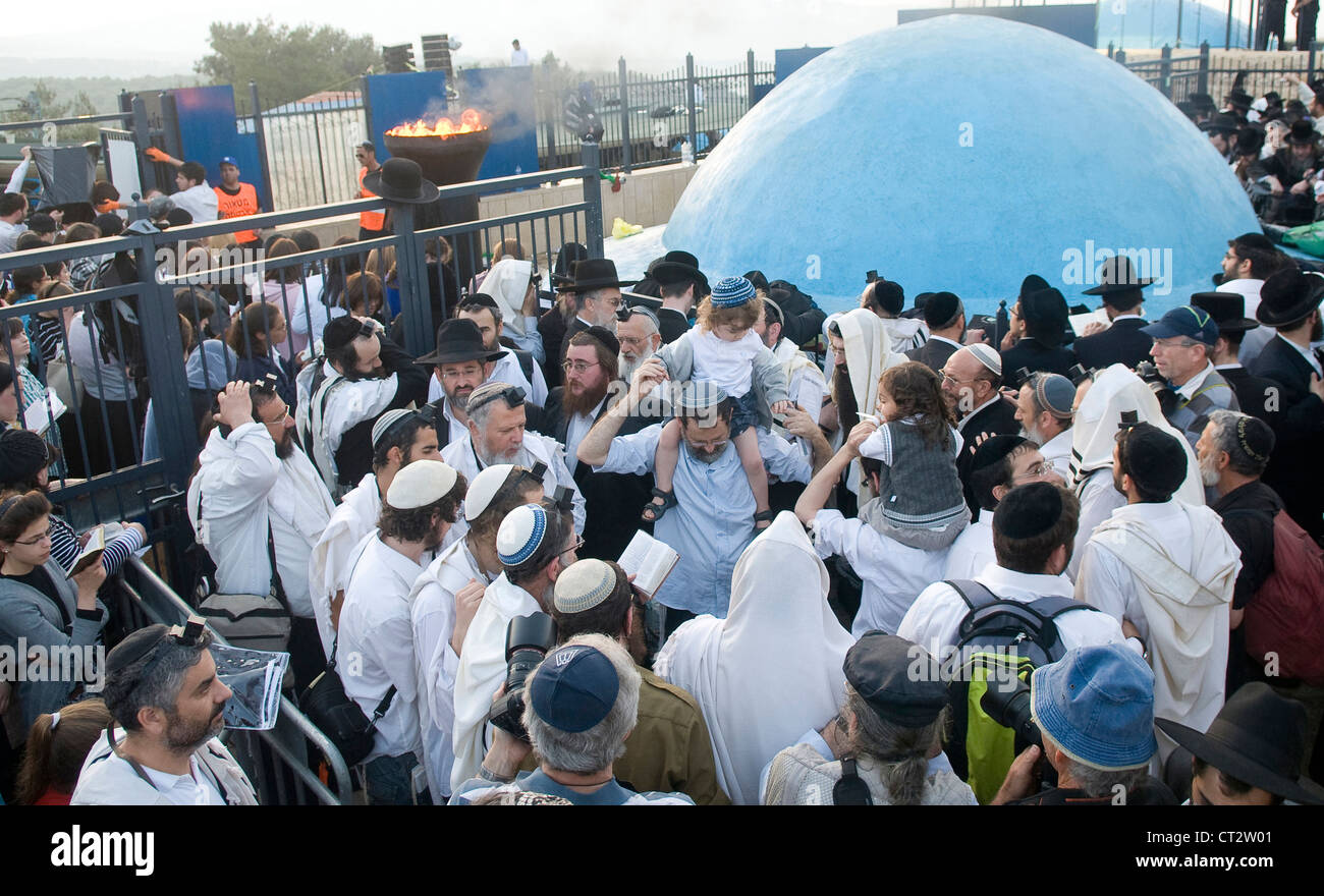 Les Juifs orthodoxes célèbrent Lag Baomer dans Bar Yochai tombeau à Meron , Israël Banque D'Images