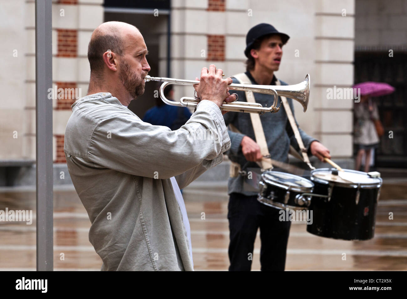 Je suis un homme Kazimier groupe jouant à Paternoster Square au cours de l'année 2012 Ville de London Festival Banque D'Images