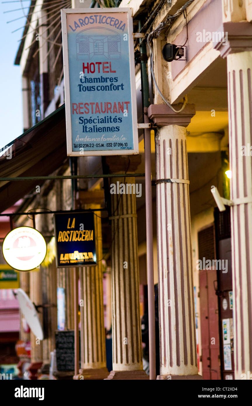 Les bâtiments coloniaux français à Diego Suarez Antsiranana, Madagascar / Banque D'Images