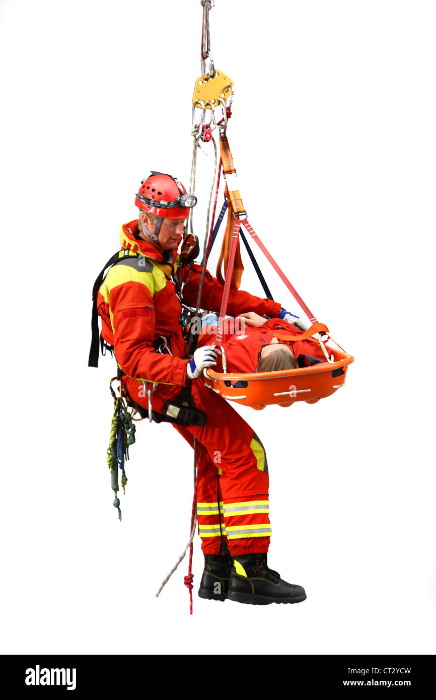 Les hommes d'incendie spécialiste pour sauver des gens de hauteurs et de trous profonds. Sauveur de la hauteur, l'incendie, les sapeurs-pompiers. Banque D'Images