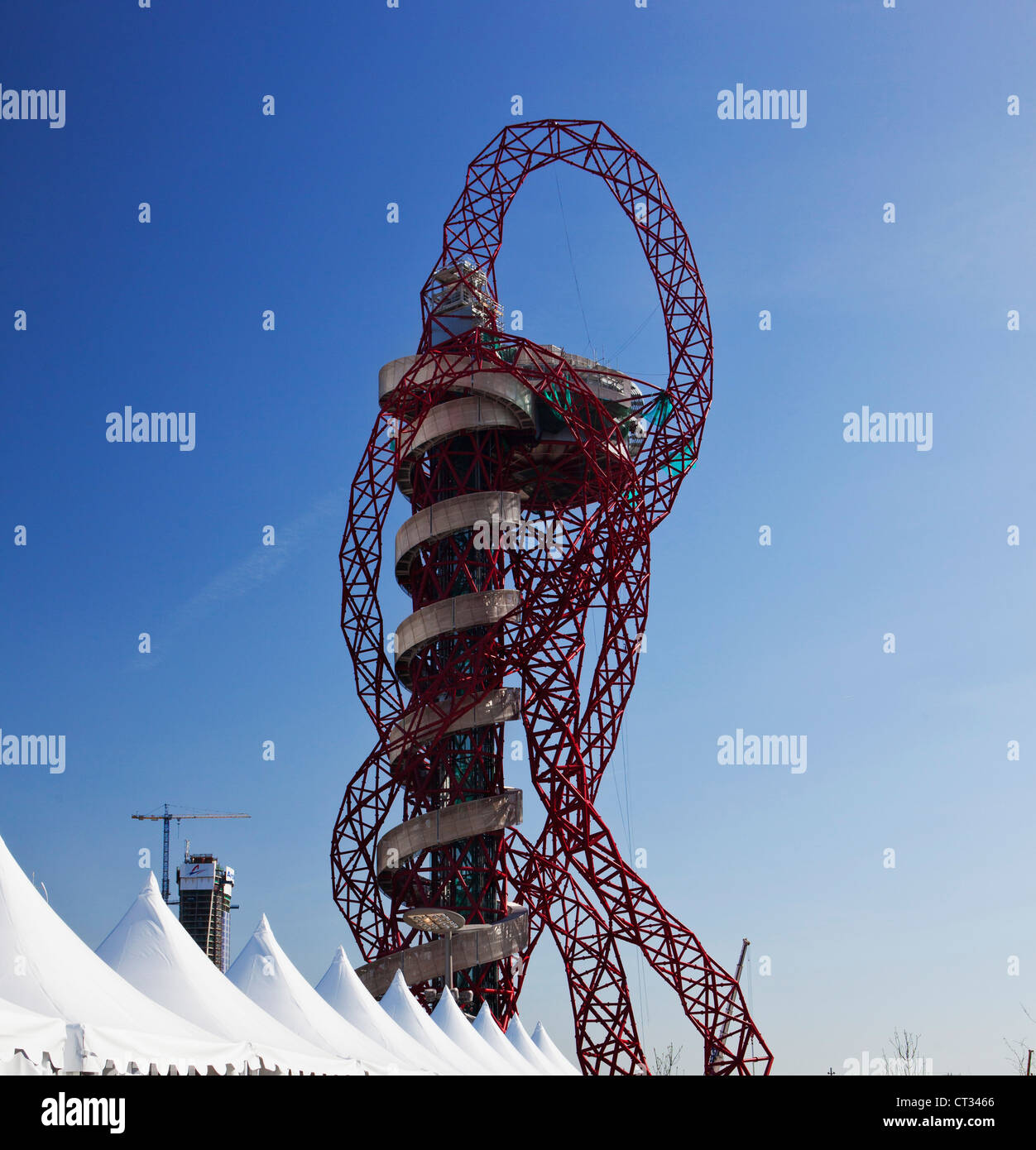 La sculpture la plus haute du Royaume-Uni dans le coeur de la 2012 Parc Olympique, conçu par Anish Kapoor et Cecil Balmond.. Banque D'Images