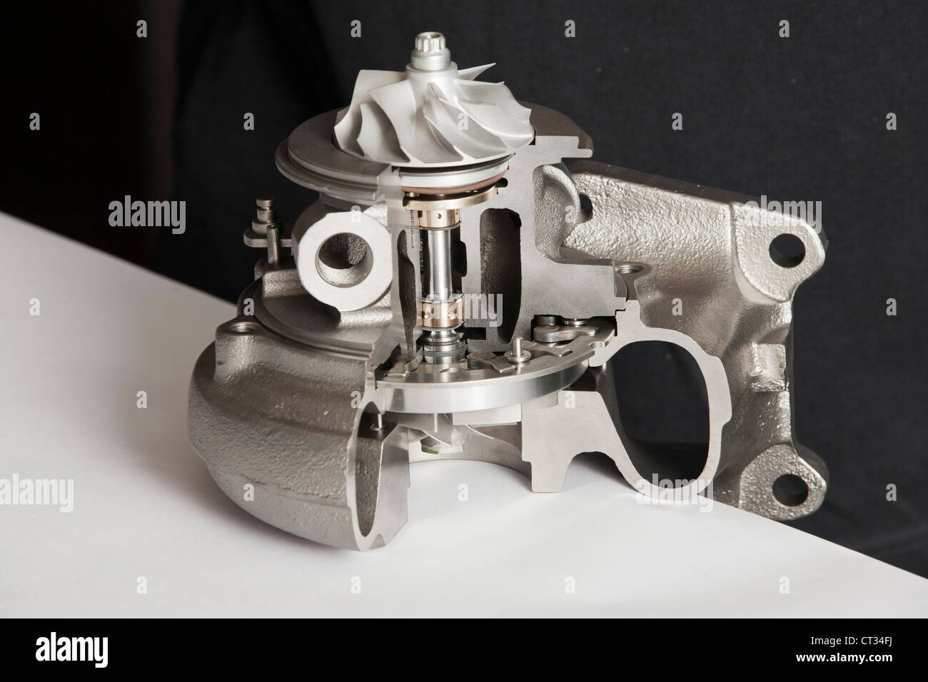 Vue en coupe de turbocompresseur à géométrie variable ou variable turbocompresseur de buse Banque D'Images