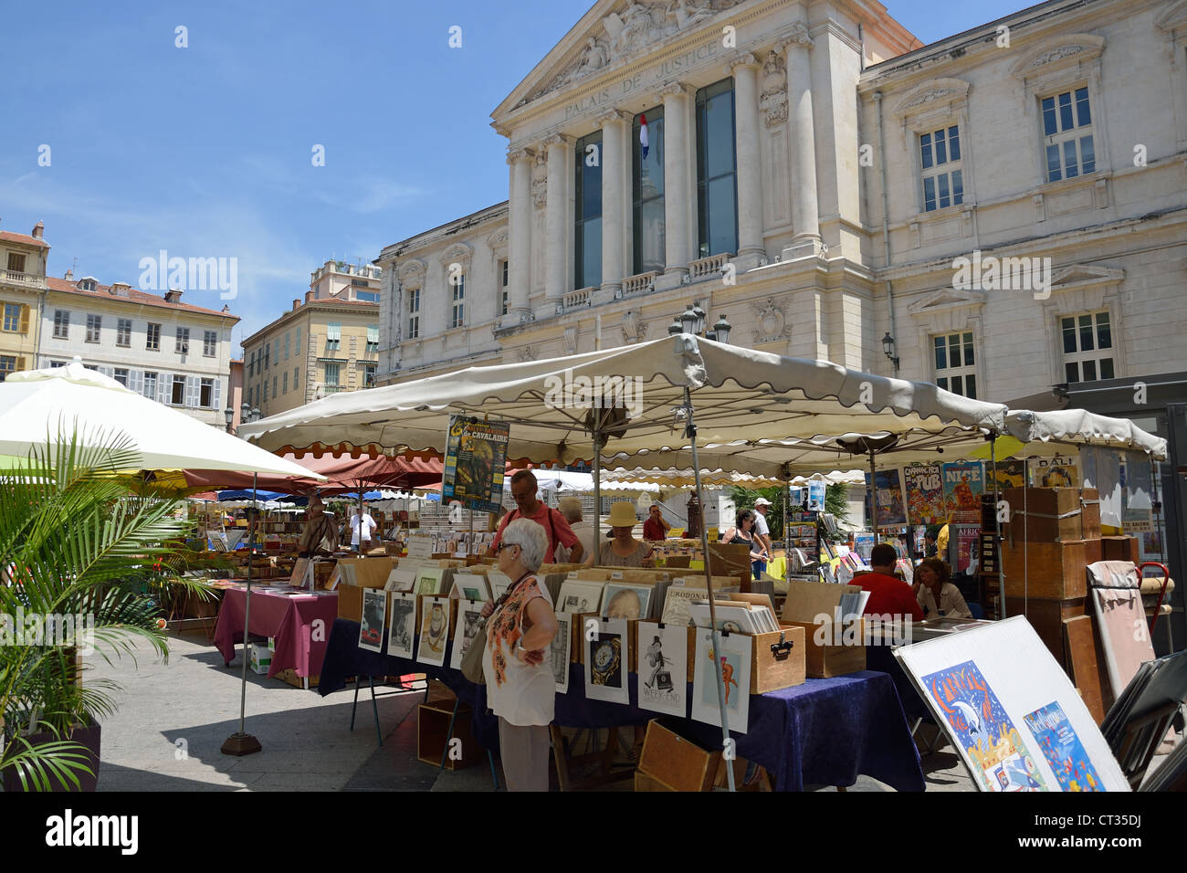 Marché du livre ancien à la Place du Palais, le Vieux Nice, Nice, Côte d'Azur, Alpes-Maritimes, Provence-Alpes-Côte d'Azur, France Banque D'Images