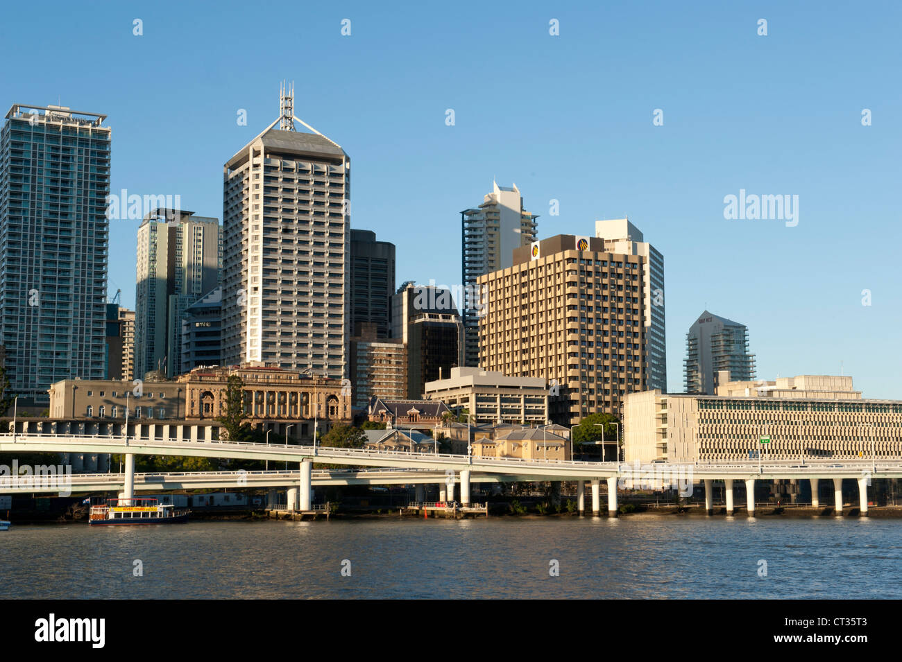 Horizon de la CDB de Brisbane, capitale du Queensland, Brisbane avec rivière, vu à partir de la rive sud Banque D'Images