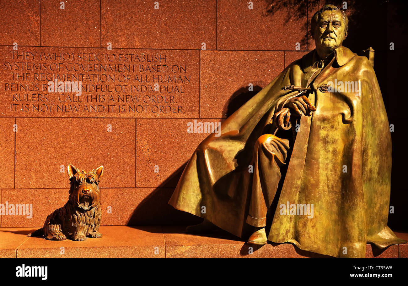 Franklin Delano Roosevelt Memorial et statue avec Fala, FDR's dog, nuit Washington DC est sculpteur Neil Estern Banque D'Images