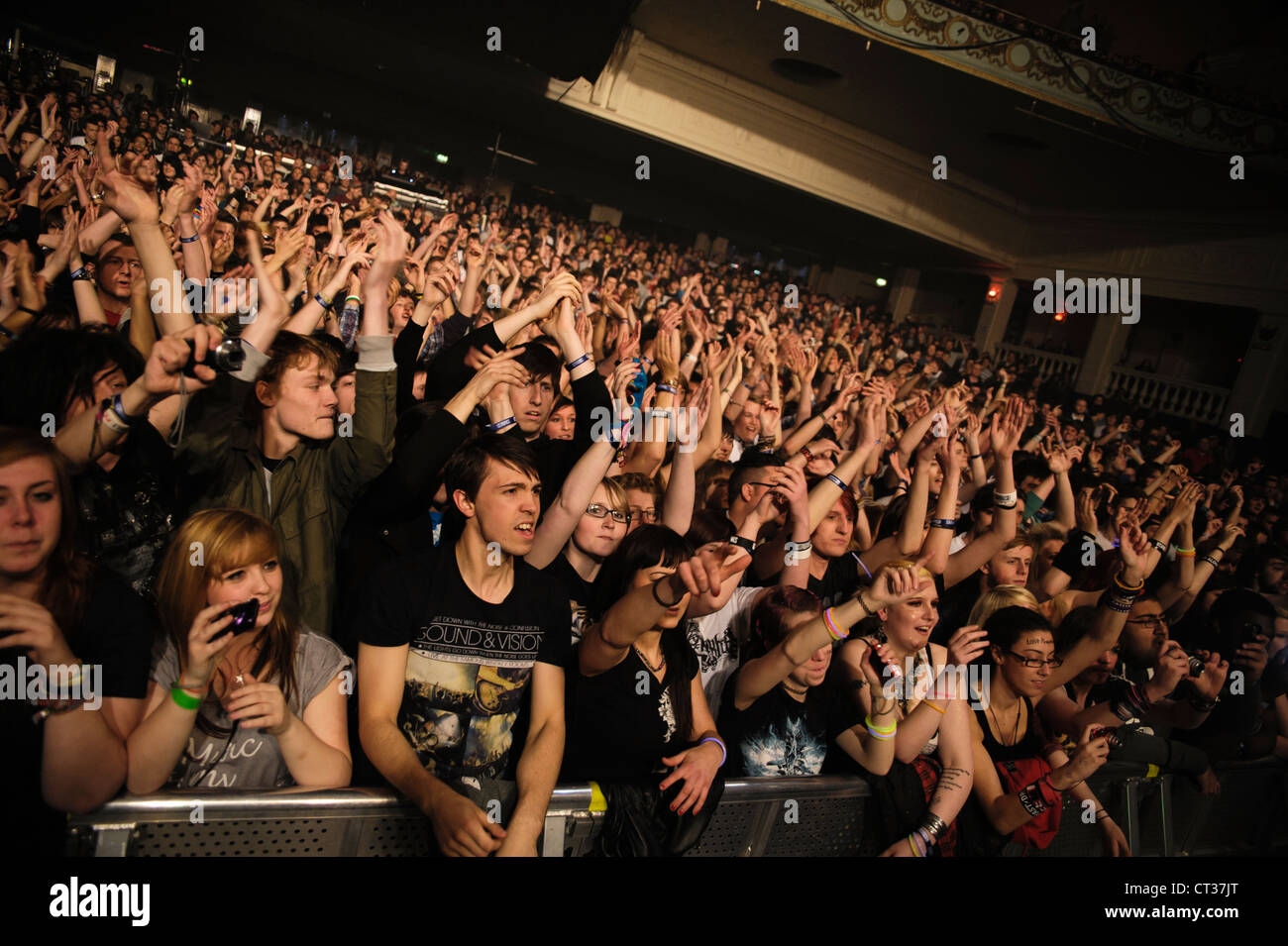 Un concert foule à Brixton Academy le 4 mai 2012 regarder perdu prophètes Banque D'Images