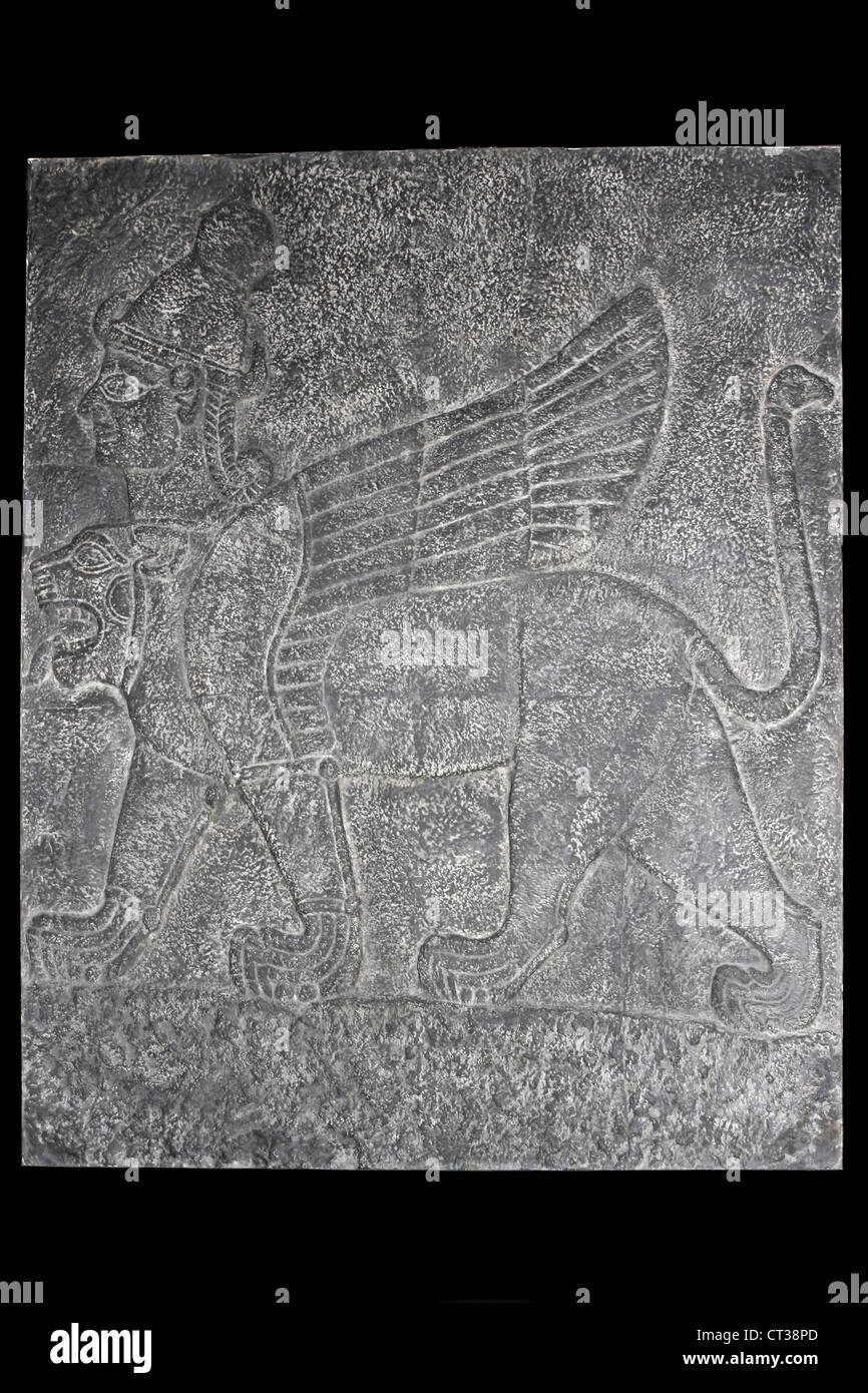 Cast d'un allégement d'un sculpté Hittite créature mythique avec une tête de lion et la tête et corps Sphinx Banque D'Images