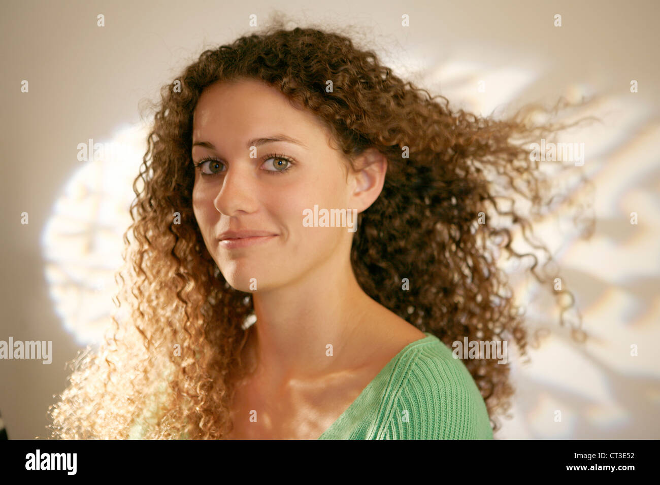 PORTRAIT D'UNE FEMME, 20/30 Banque D'Images