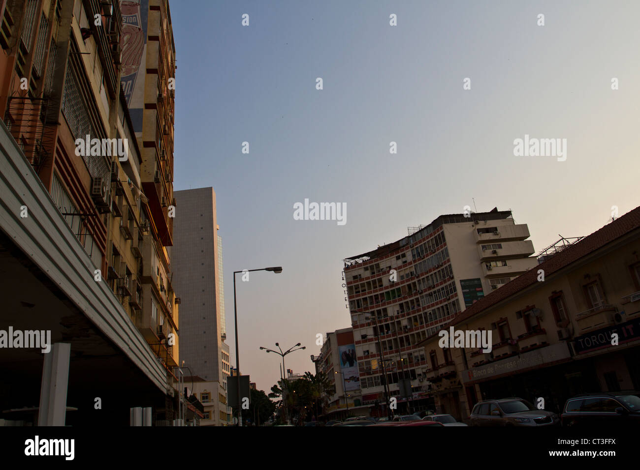 Rue Amilcar Cabral, Luanda, Angola Banque D'Images