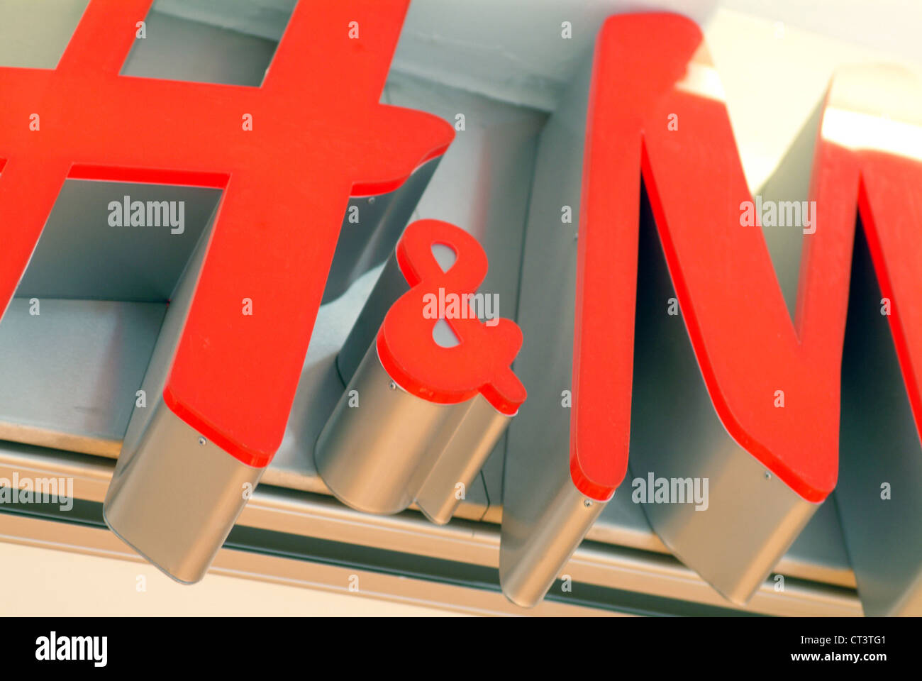 Logo de l entreprise de vetements m Banque de photographies et d images a haute resolution Alamy