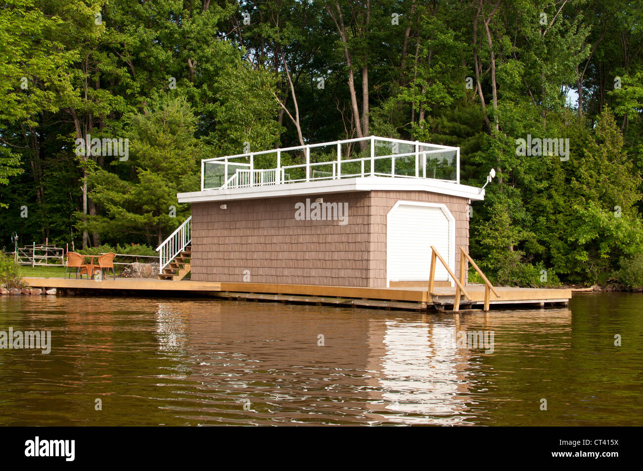 Nouvelle remise à bateaux Banque D'Images