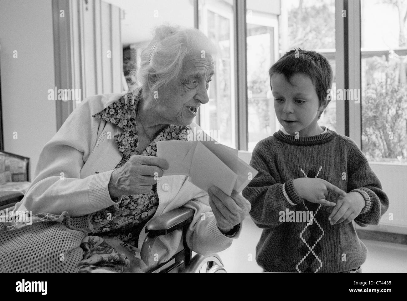 Personne âgée et l'ENFANT Banque D'Images