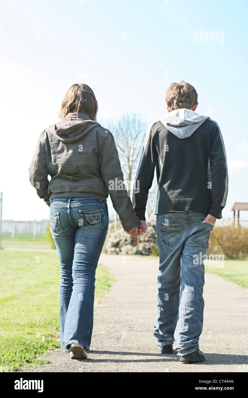 COUPLE D'ADOLESCENTS Banque D'Images