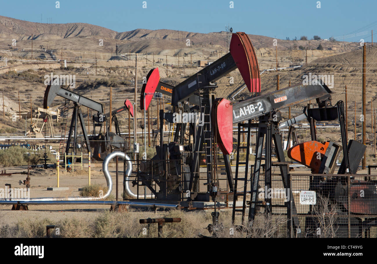 Maricopa, Californie - équipement de production de pétrole et de gaz dans le sud de San Joaquin Valley. Banque D'Images