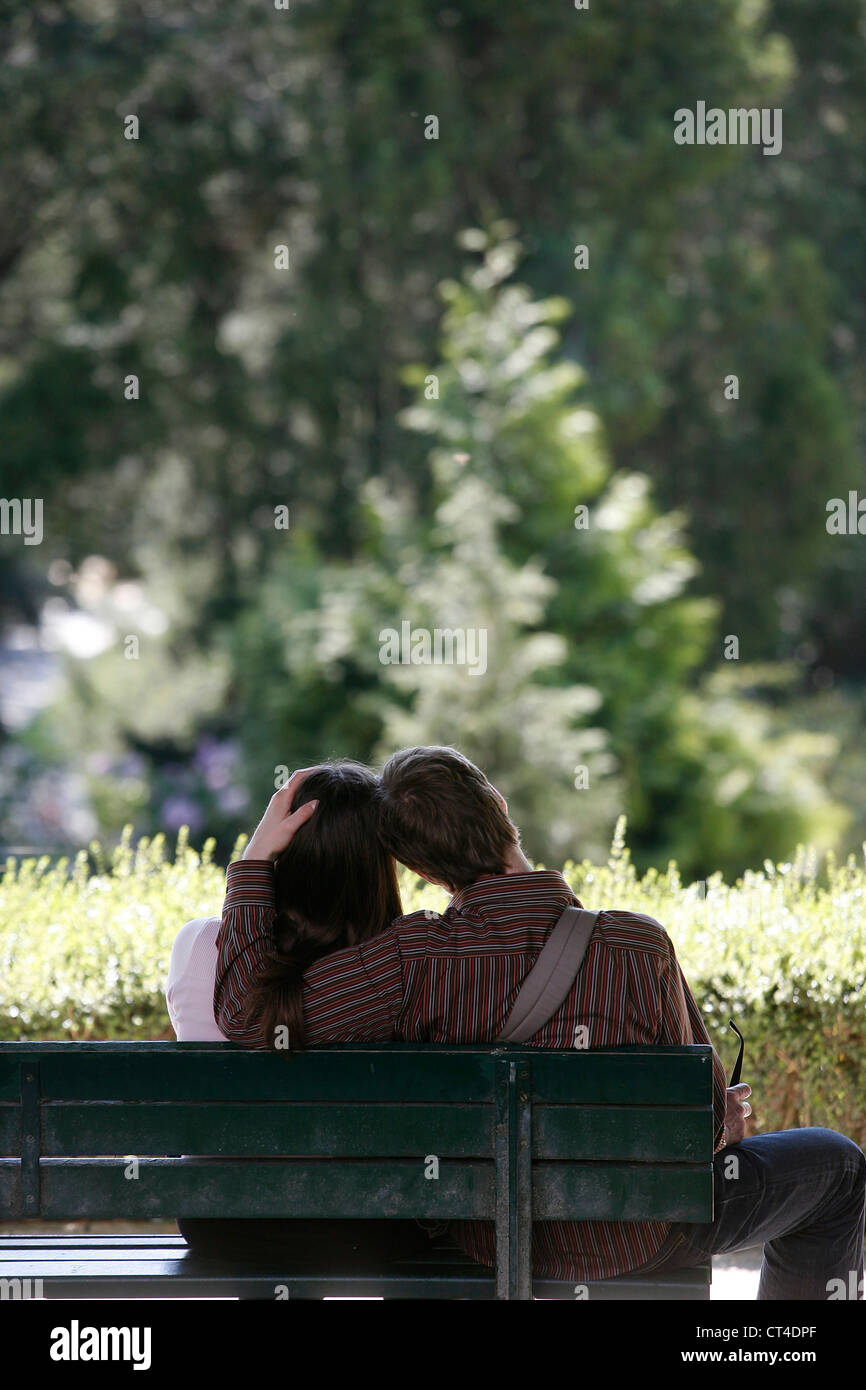 COUPLE EN PLEIN AIR Banque D'Images