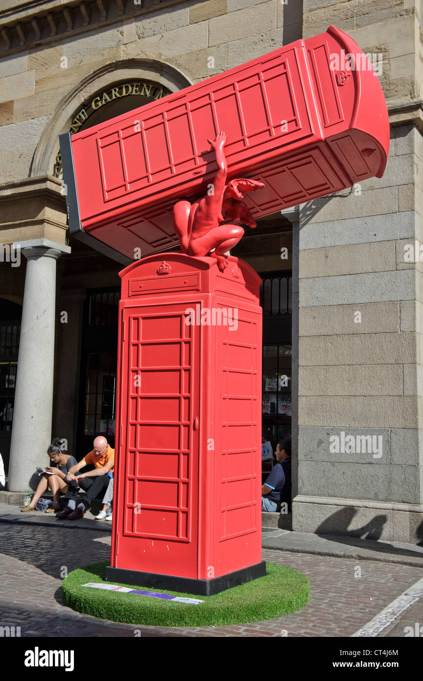BT Artbox, 'T pour téléphone" par David Mach, Londres, Angleterre, Royaume-Uni. Banque D'Images
