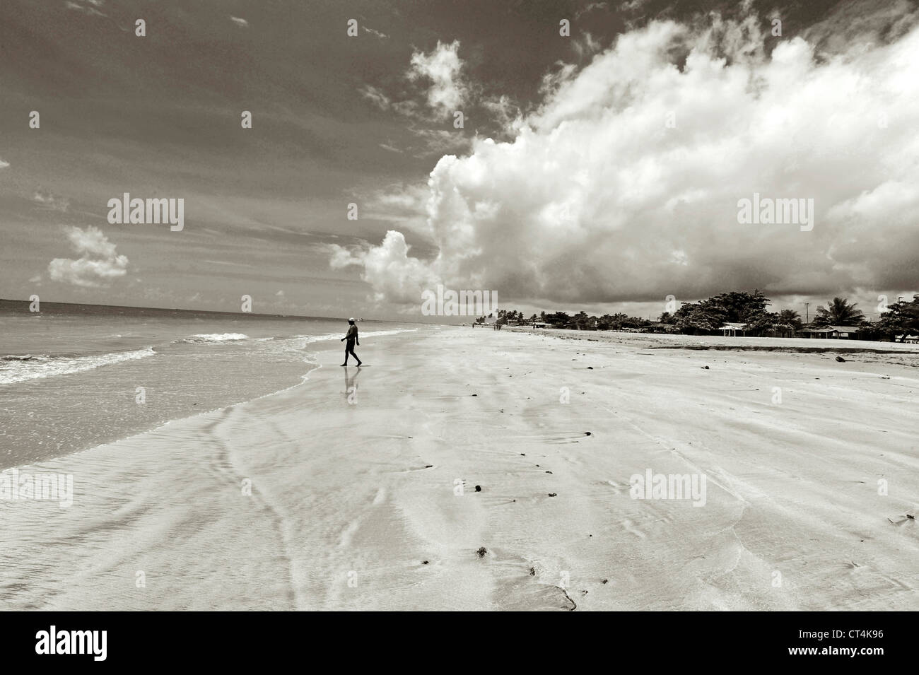 Brésil, Pernambuco, Ilha de Itamaraca, spectaculaire plage de sable blanc de Jaguaribe Banque D'Images