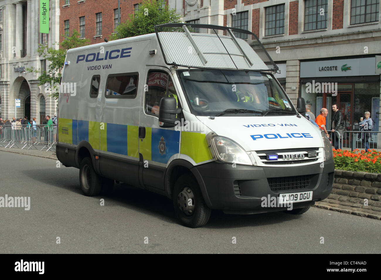 Vidéo police van dans le centre-ville de Leeds Banque D'Images