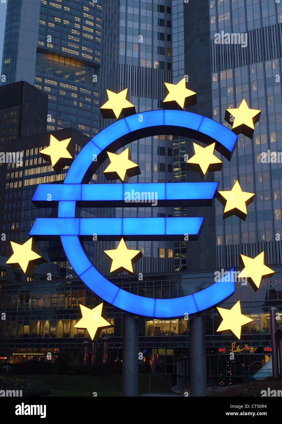 Sculpture en euro avant de la Banque centrale européenne Banque D'Images