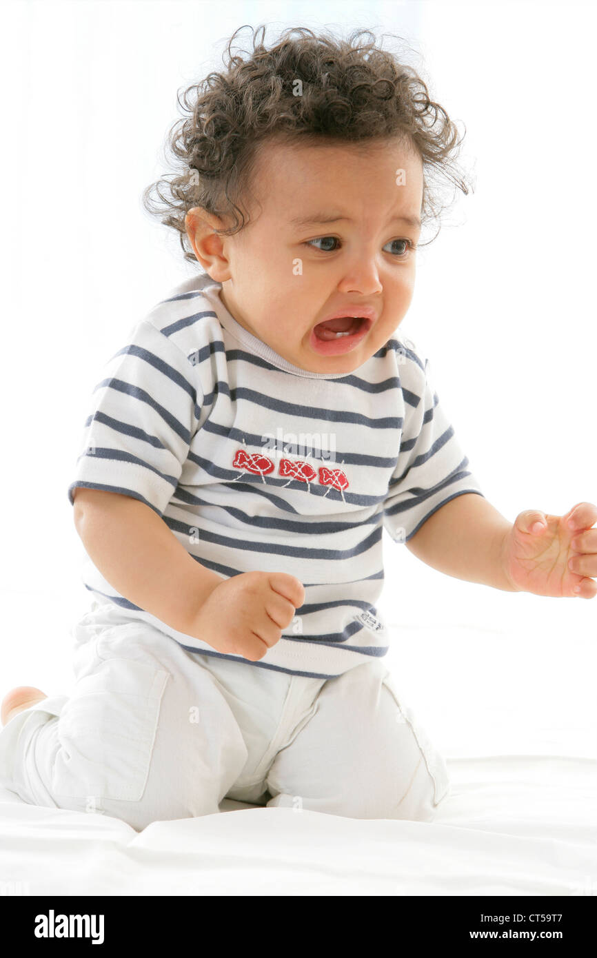 BÉBÉ PLEURE Banque D'Images