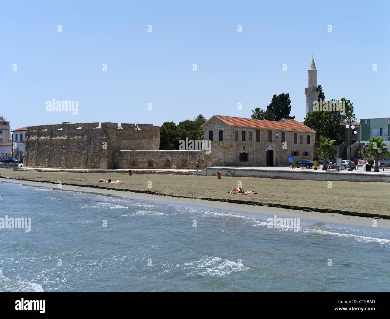 dh Larnaca fort LARNACA CHYPRE Larnaka fort murs du bâtiment Musée médiéval local et tour de la mosquée fortification attractions Banque D'Images