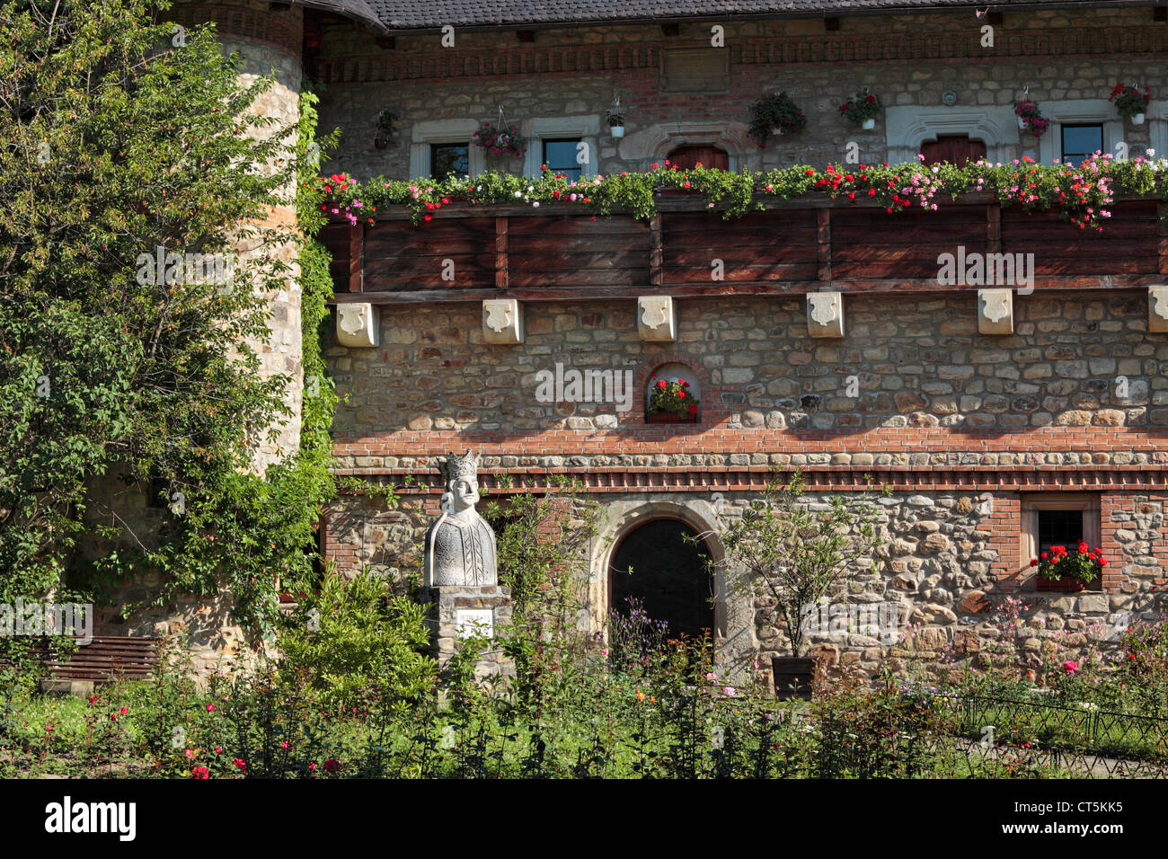 Dépendances à Molodovita pittoresque monastère peints de Bucovine, Roumanie Banque D'Images