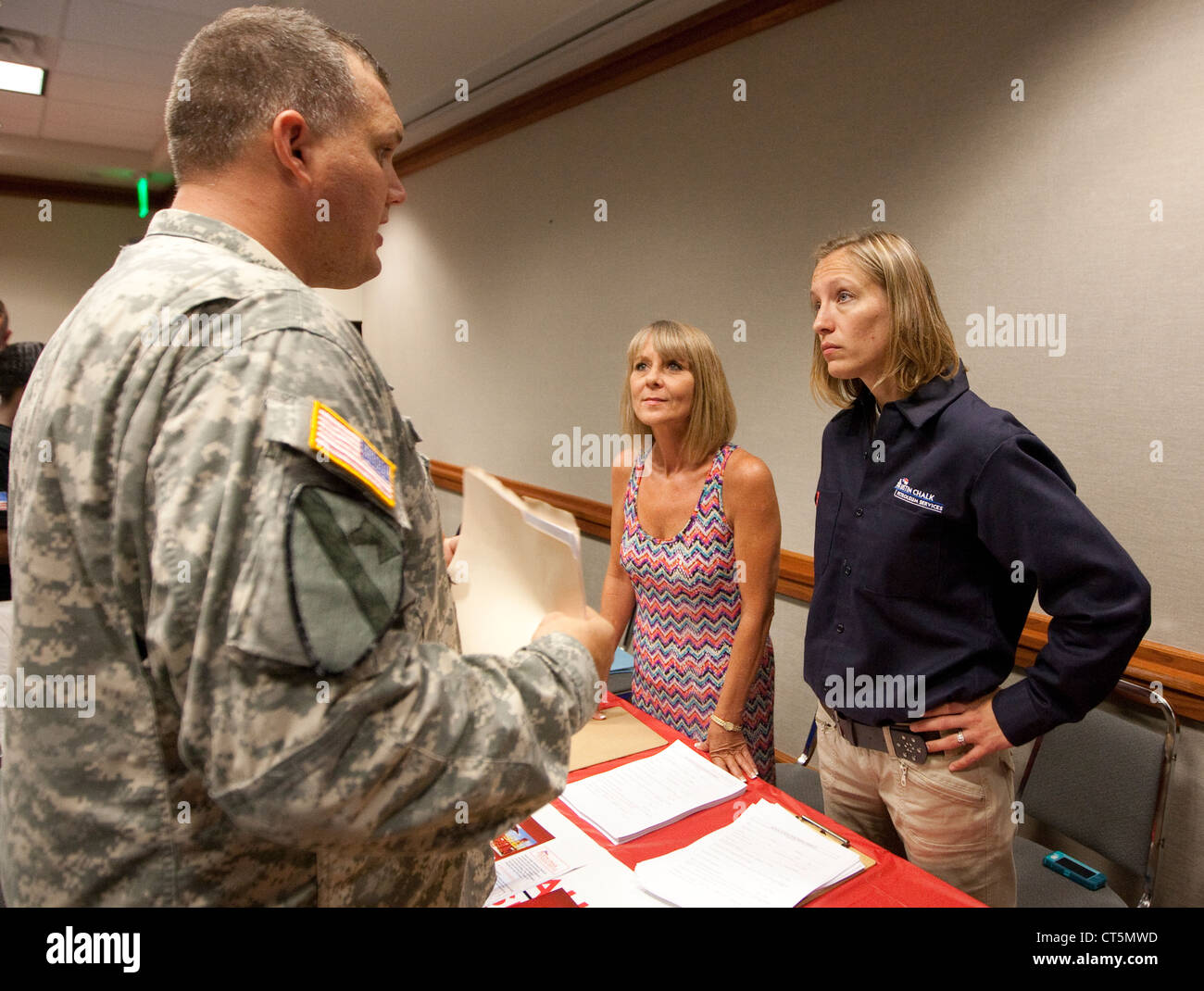 United States Military Veterans assister à un salon de l'emploi dans le bâtiment du Capitole du Texas à Austin, Texas Banque D'Images