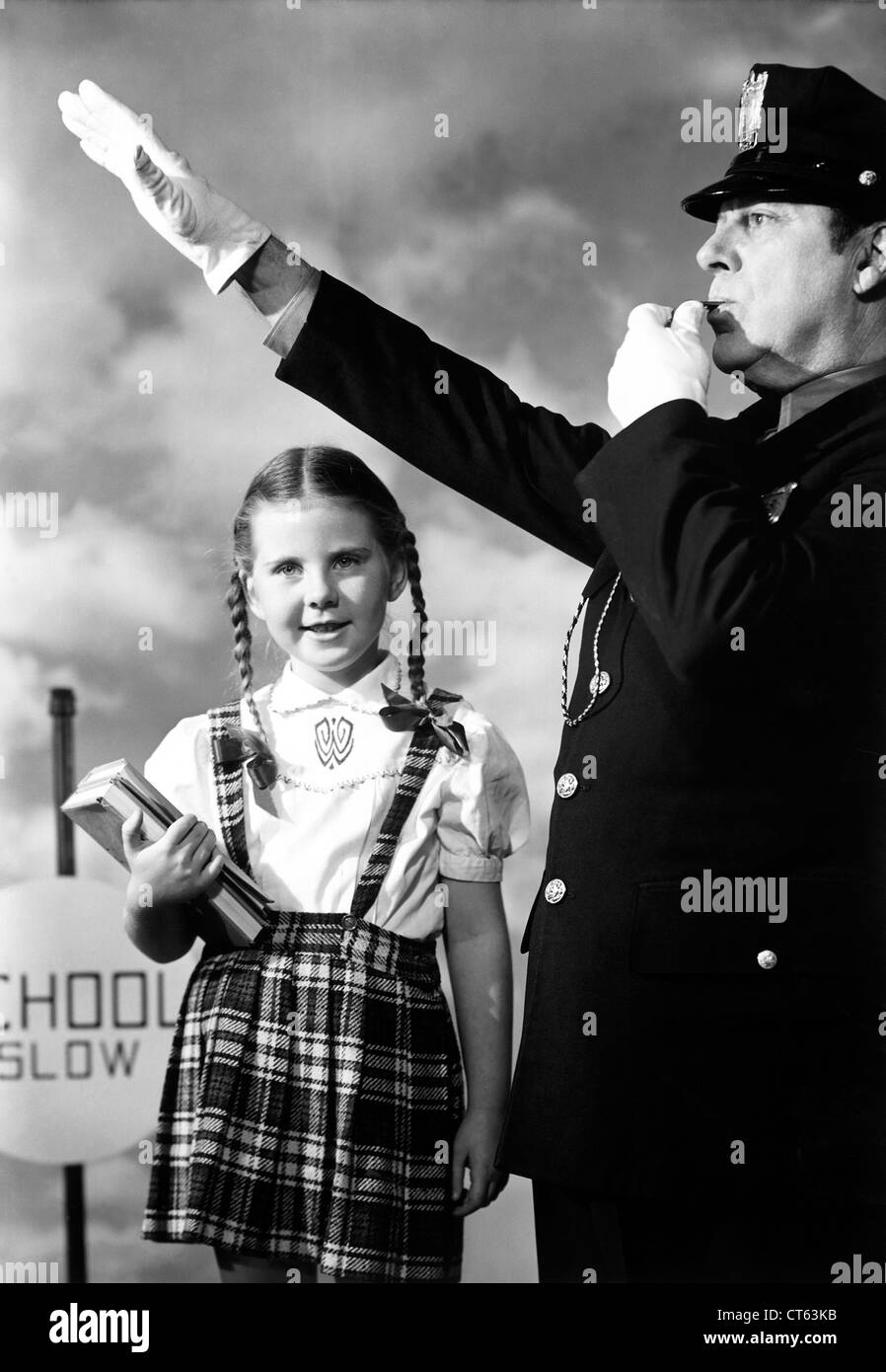 Crossing Guard et fille de l'école Banque D'Images
