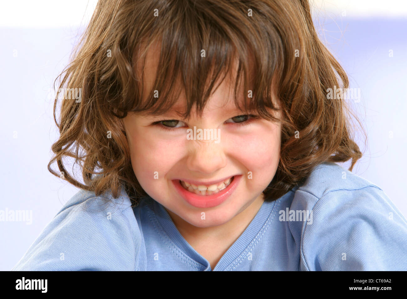 ENFANT EN COLÈRE Banque D'Images