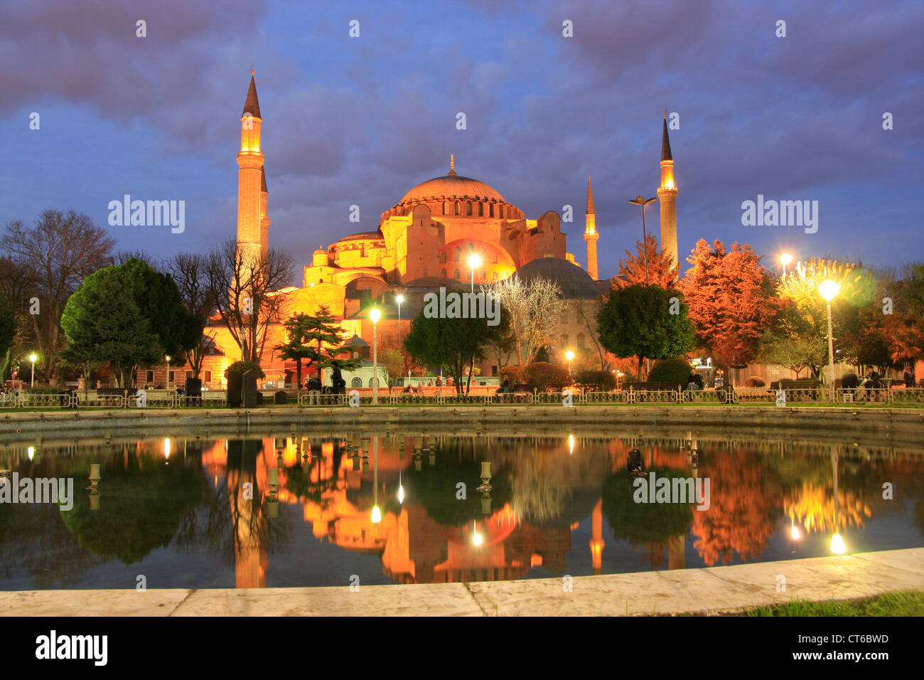 Nuit à l'Hagia Sophia, Sultanahmet, Istanbul, Turquie Banque D'Images