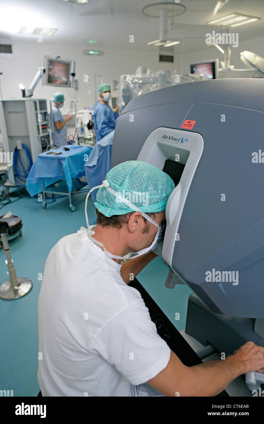 La chirurgie assistée par robot Banque D'Images