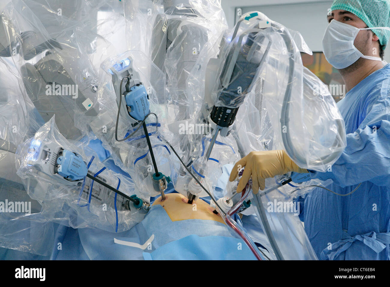 La chirurgie assistée par robot Banque D'Images