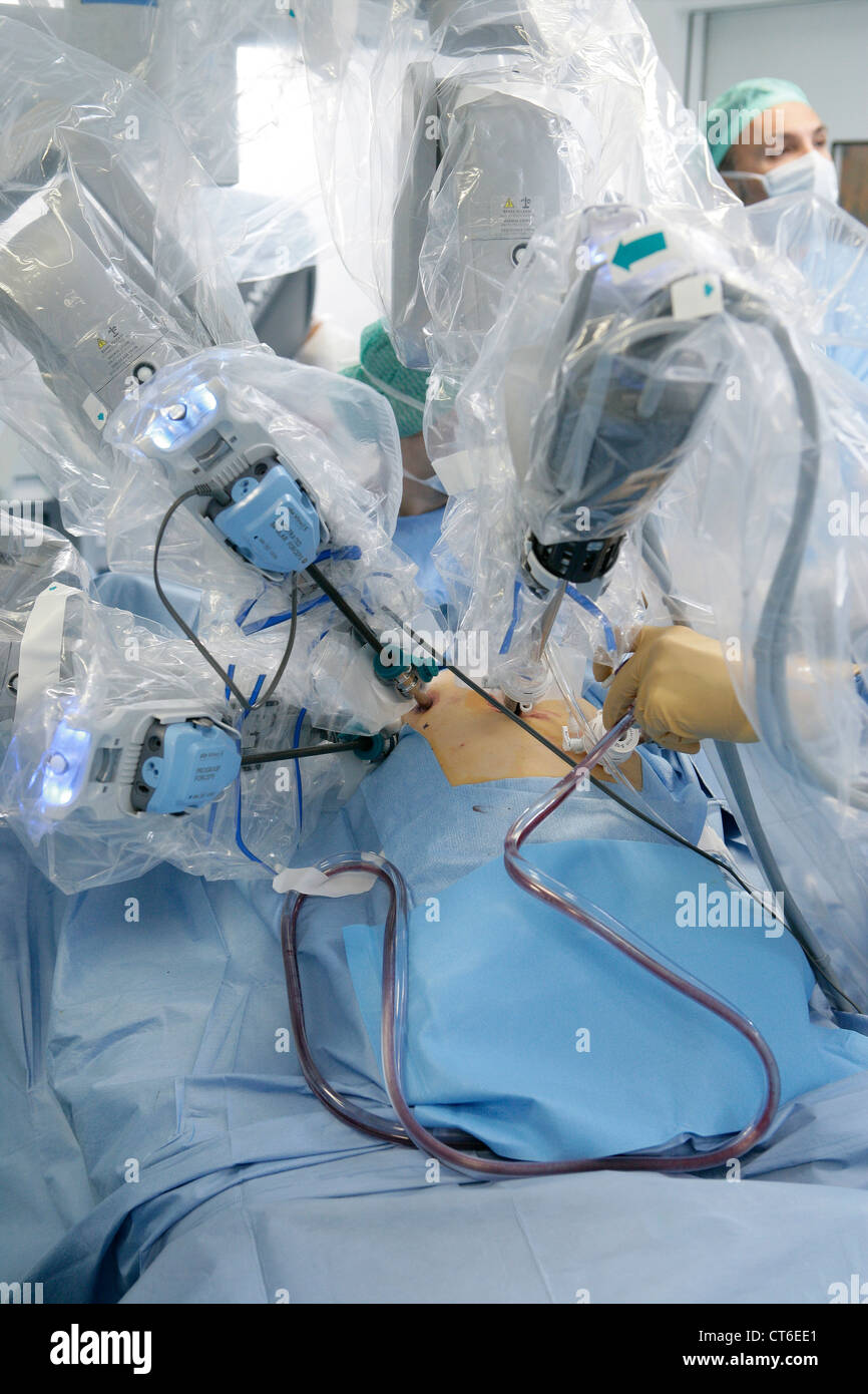 La chirurgie assistée par robot Banque D'Images