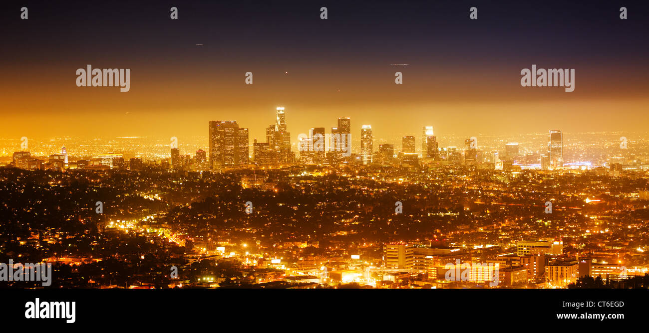 Panorama urbain de Los Angeles la nuit. Banque D'Images