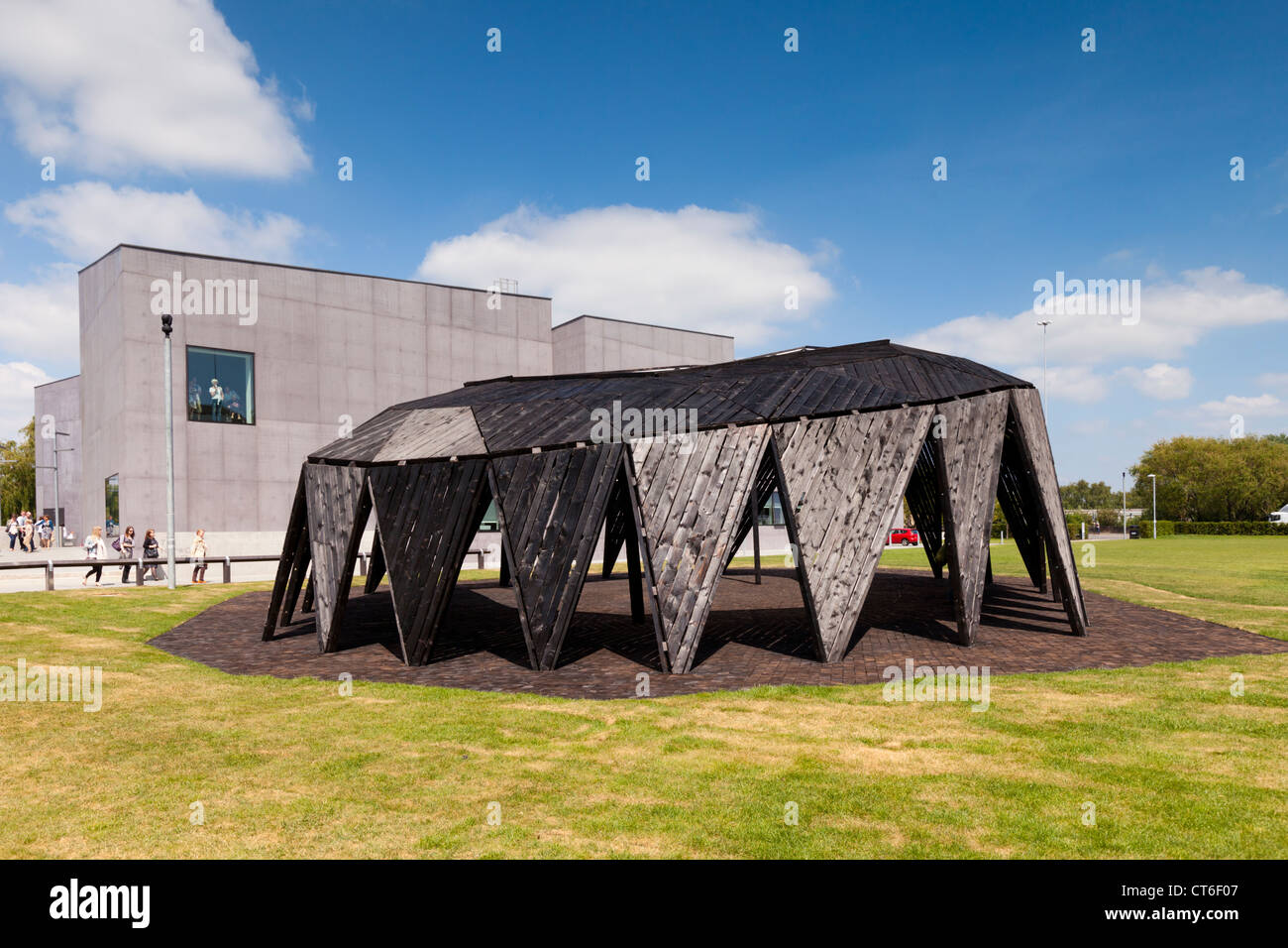 Hepworth Wakefield et l'installation Le nuage noir par Heather et Ivan Morison, West Yorkshire, Angleterre. Banque D'Images