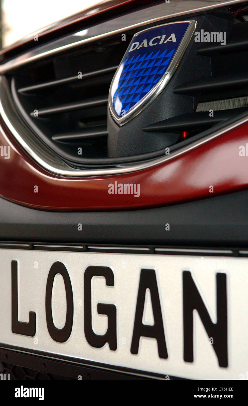 Berlin, Dacia Logan, voitures de Roumanie Banque D'Images