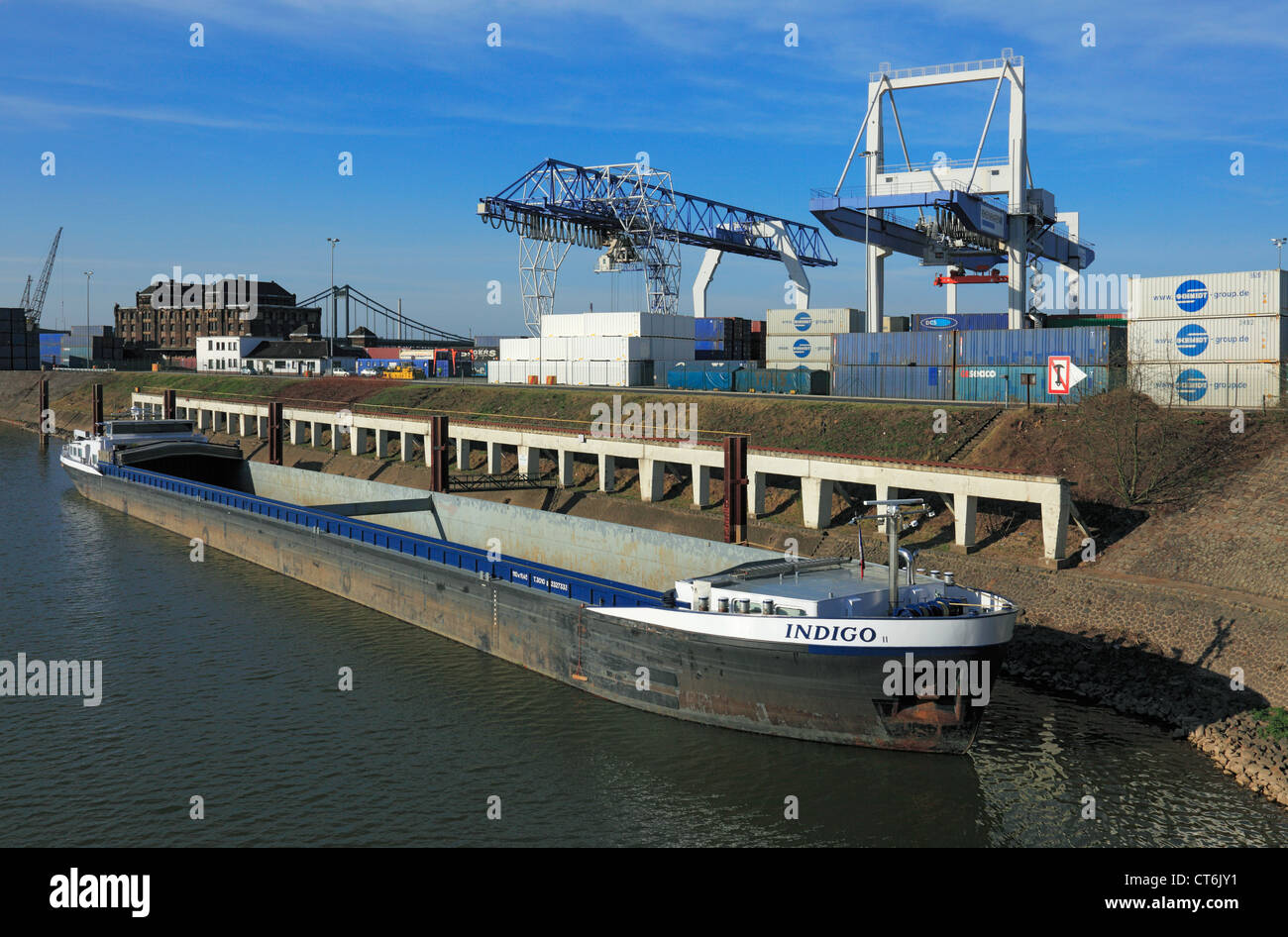 D-Krefeld, Rhin, Bas-rhin, Rhénanie du Nord, Westphalie, NRW, Rheinhafen Krefeld, port du Rhin, Terminal à conteneurs, maître de port, grues portuaires, d'un cargo Banque D'Images