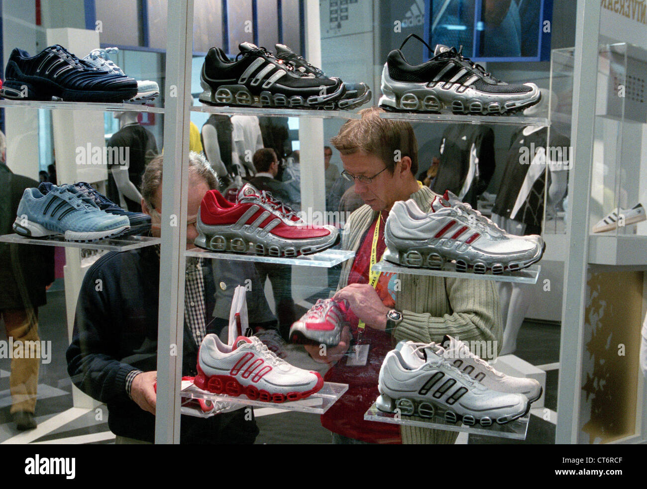 Adidas models Banque de photographies et d'images à haute résolution - Alamy