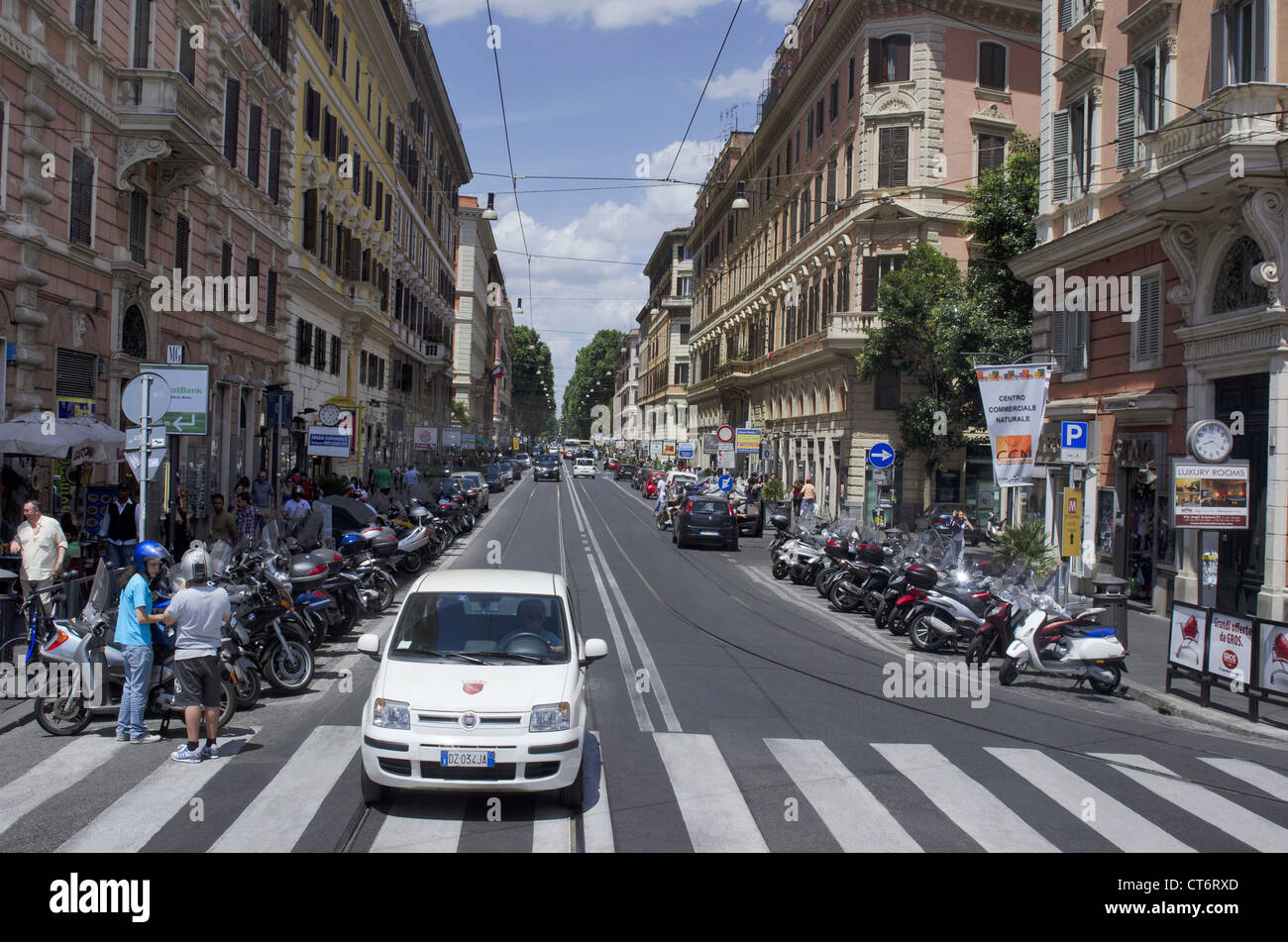 Une rue de Rome, Rome, Italie Banque D'Images